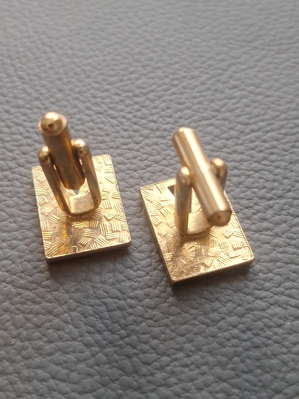 SWANK Gold Tone Triangular Accent Rectangular Cufflinks - Picture 4 of 4